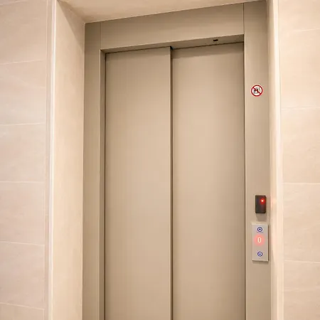 Luxury Urban Lejlighed Tirana